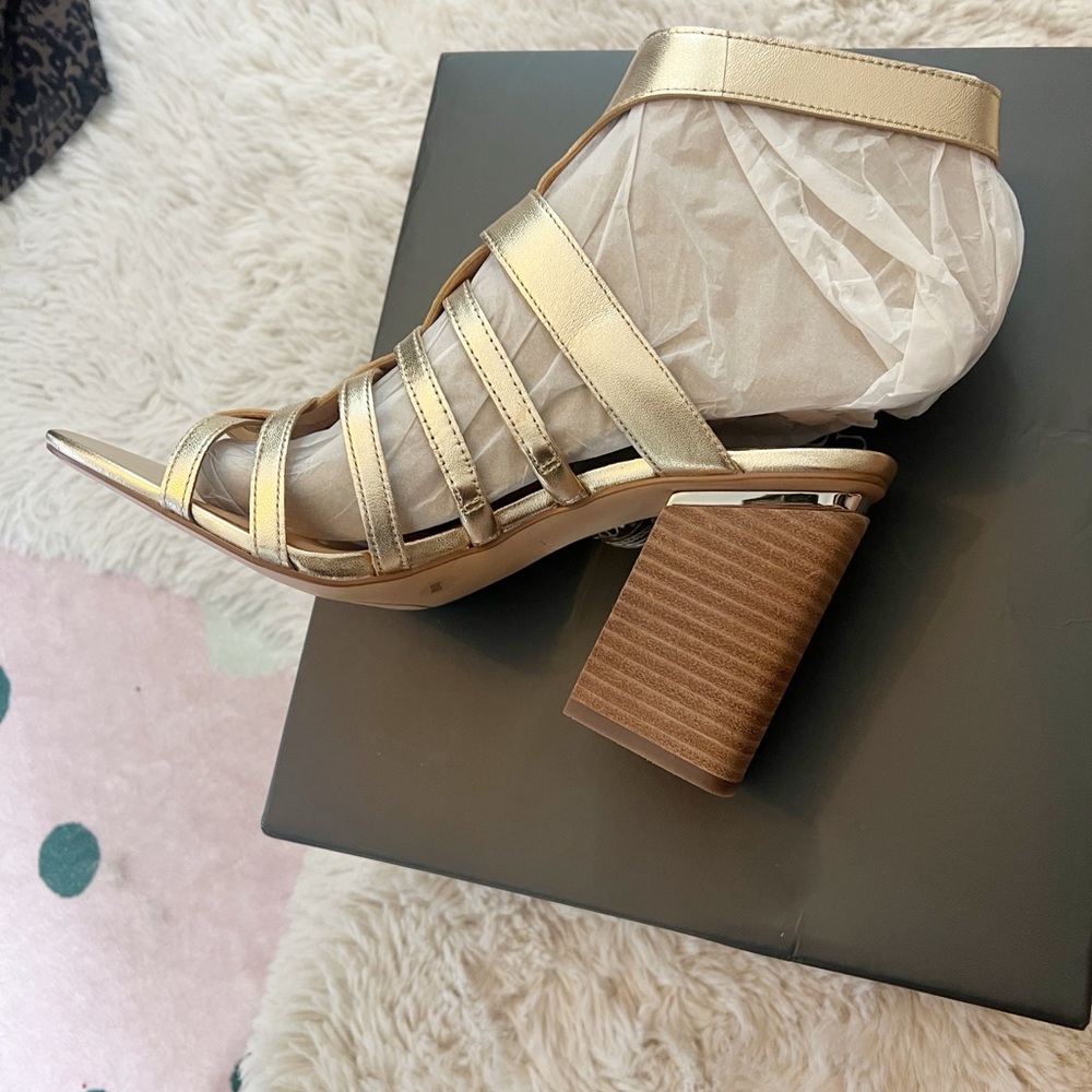 NWB Sz 9 Vince Camuto Gold Heels - Picture 4 of 6